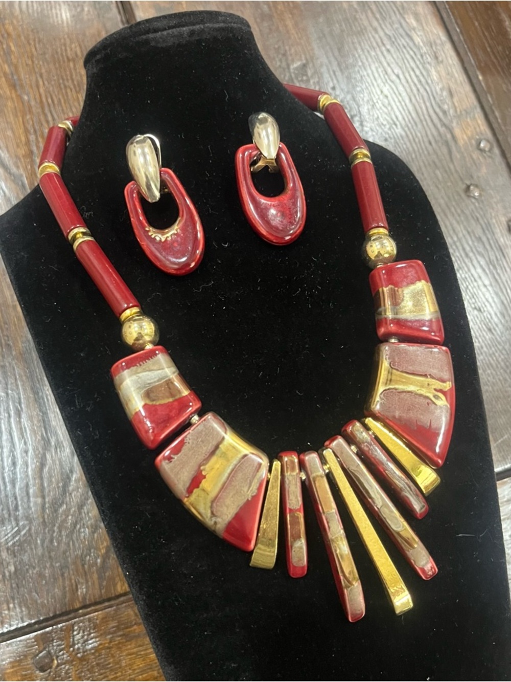 VTG Statement Art Deco Ceramic &  Metal Necklace & Earring Set Red & Gold  19”